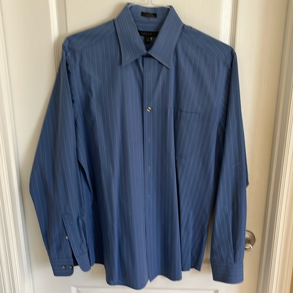 A[X]IST fitted, long sleeve dress shirt. - Picture 1 of 4